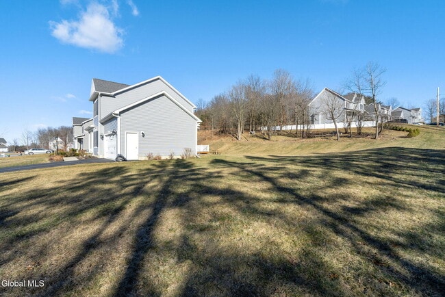 Building Photo - 2 Birch Ct