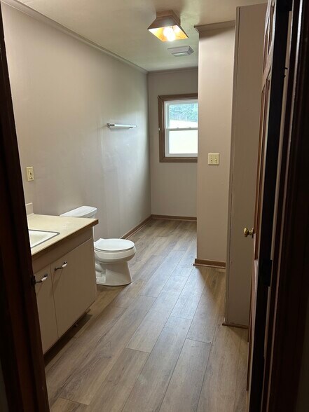 Bathroom with TUB - W4160 Main Rd