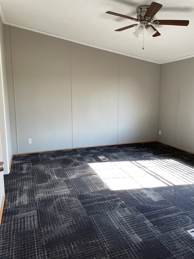 Building Photo - Very Nice Piedmont Mobile Home