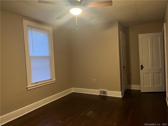 Building Photo - 253 N Main St