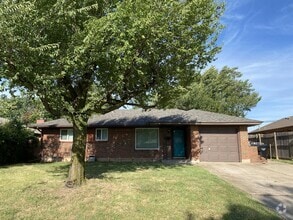 Building Photo - 205 S Bristow Ave