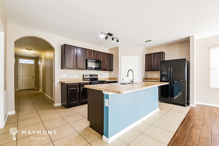 Building Photo - 220 Minniehaha Cir