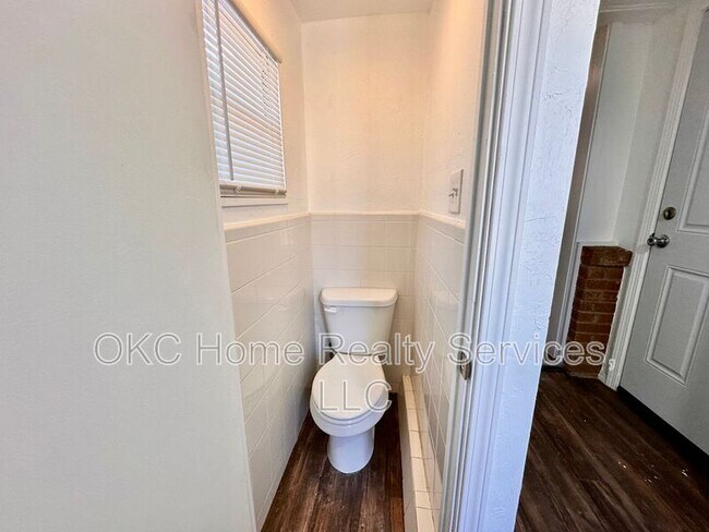 Building Photo - 2537 NW 35th St