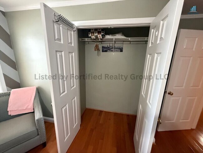 Building Photo - 1556 N Main St