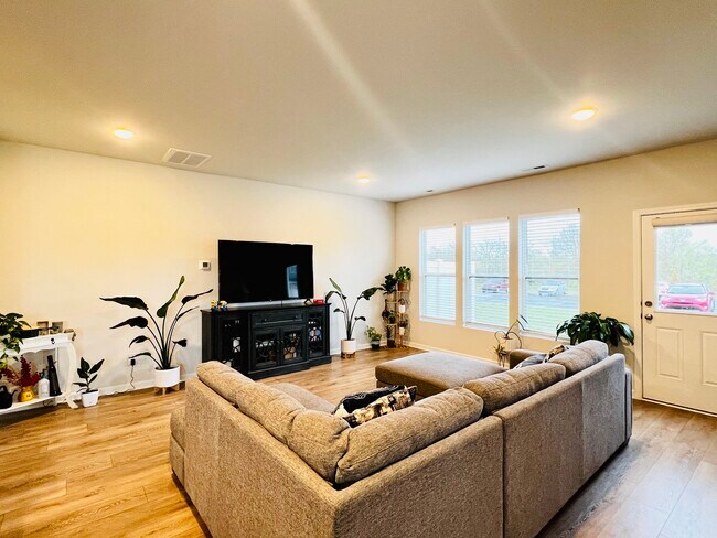 Building Photo - 2451 Salem Creek Ct