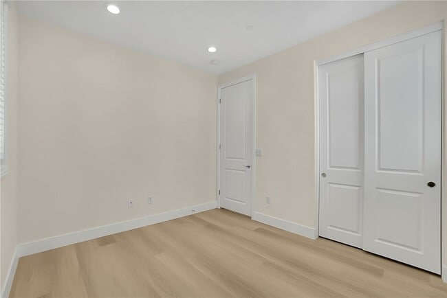 Building Photo - 20641 W Chestnut Cir