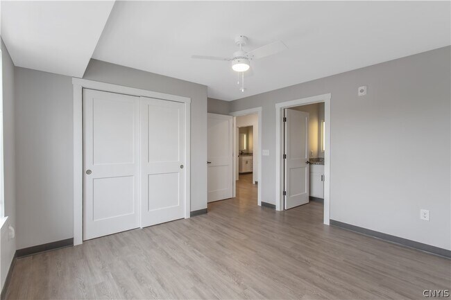 Building Photo - 16 Loso Dr