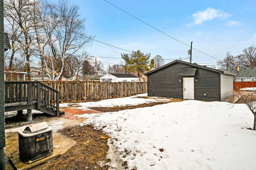 Building Photo - 3127 33rd Ave S