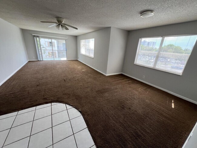 Building Photo - Spacious 2 Bedroom in Inverrary