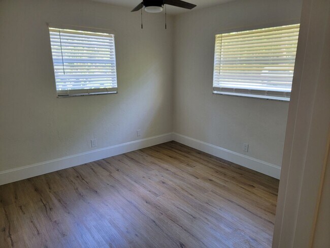 Building Photo - Fully Remodeled 2 Bedroom 2 Bath Home ***S...