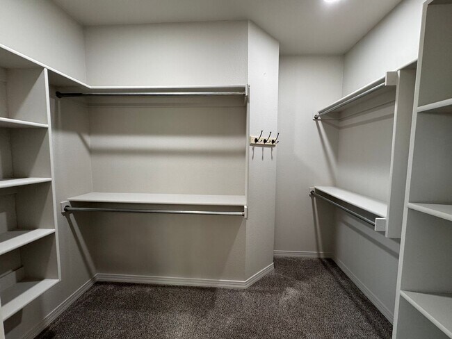 Building Photo - Immaculete 4 bedroom 2 bath in Jenks!