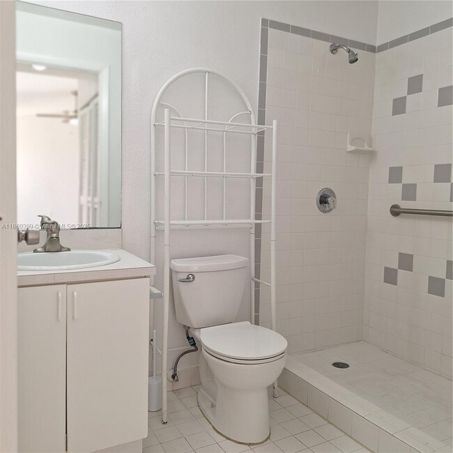 Building Photo - 3214 San Remo Cir