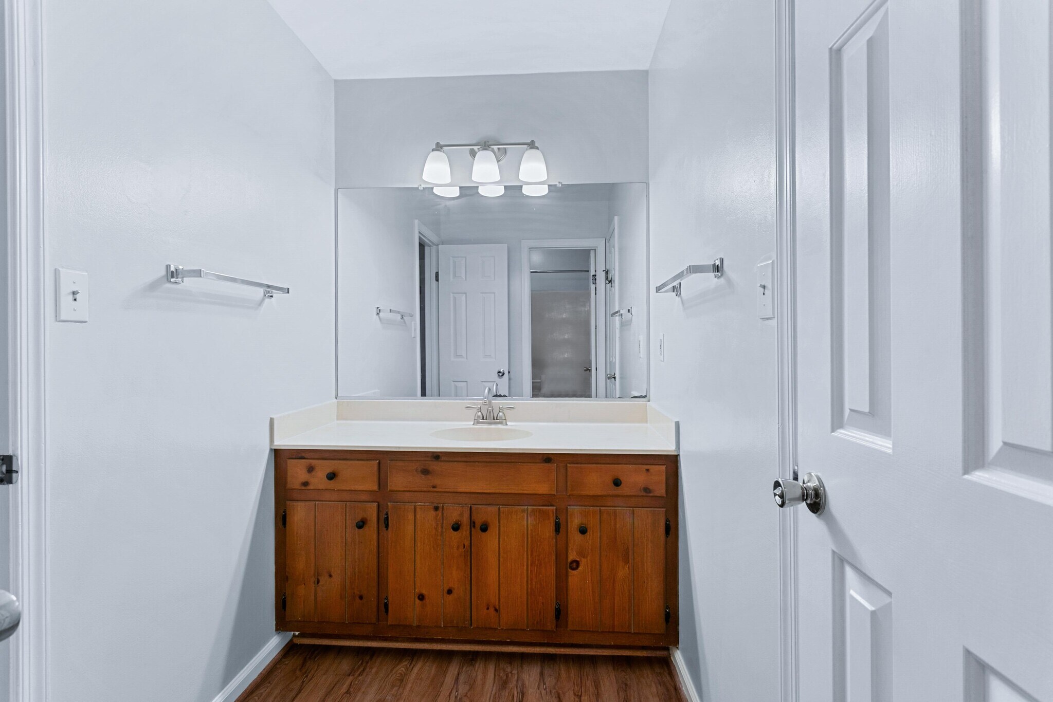 Large Sink area separate from tub/shower/toilet - 117 Wellesley Dr