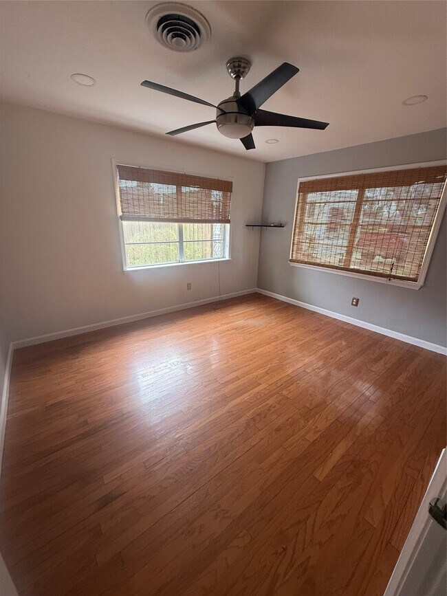 Building Photo - 12 Willow Ln