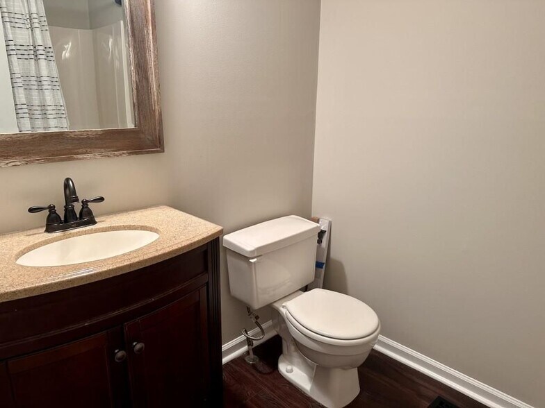Building Photo - 2290 Fairways Ct