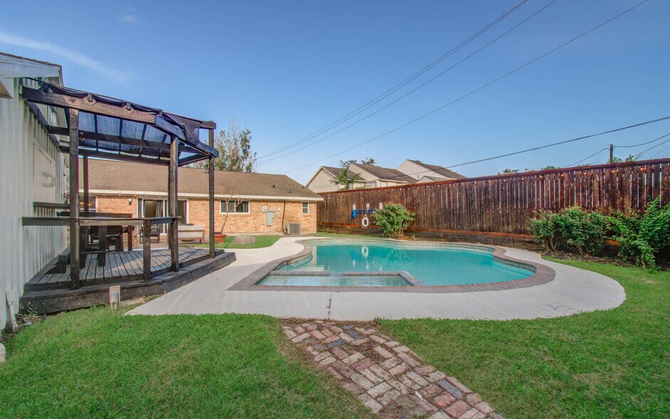 Building Photo - 9306 Bassoon Dr