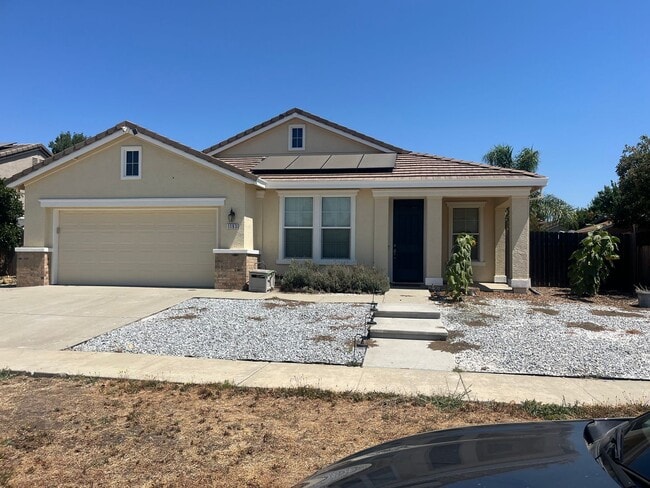 Building Photo - Beautiful home with spacious yard