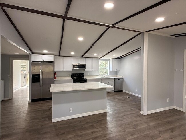 Building Photo - 8824 Overlook Dr