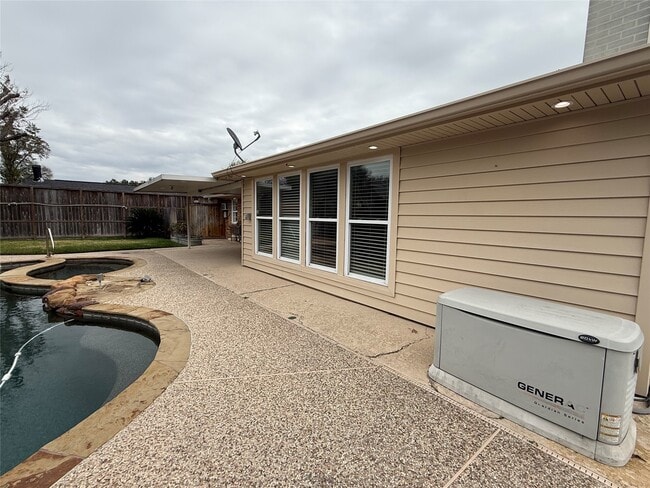 Building Photo - 822 Hidden Valley Dr