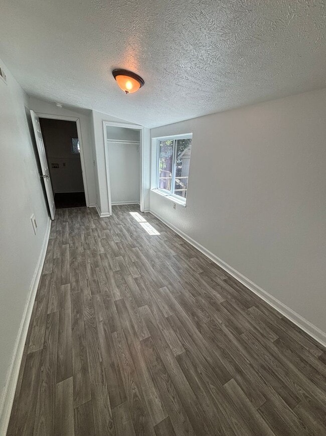 Building Photo - 3 Bedroom house in Southeast Springfield