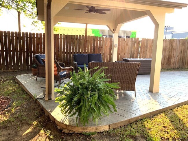 Building Photo - 15506 Red Pine Ridge Way