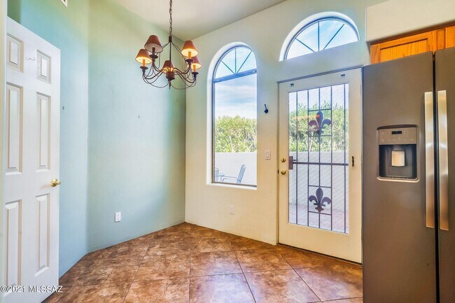 Building Photo - 2421 W Via Di Silvio