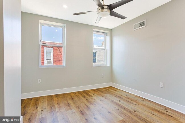 Building Photo - 1422 S Vogdes St