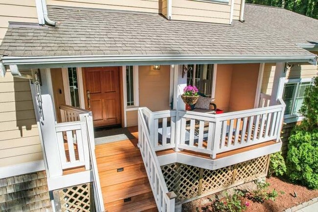 Building Photo - 16532 Lemolo Shore Dr NE