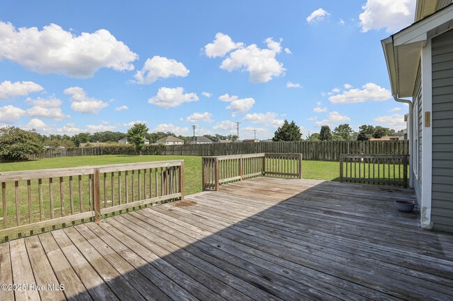 Building Photo - 215 Bonanza Dr