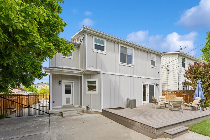 Building Photo - 1044 E Wood Ave