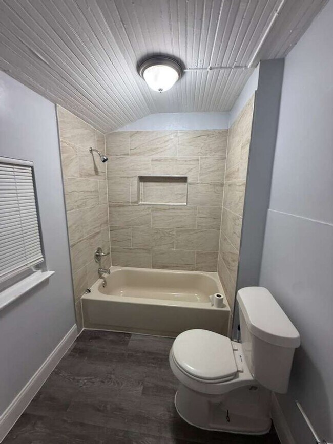 Building Photo - Fully Renovated 2/1-Single Family,  Available for Immediate Rent!