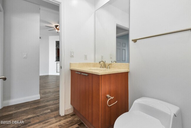 Building Photo - 231 Riverside Dr