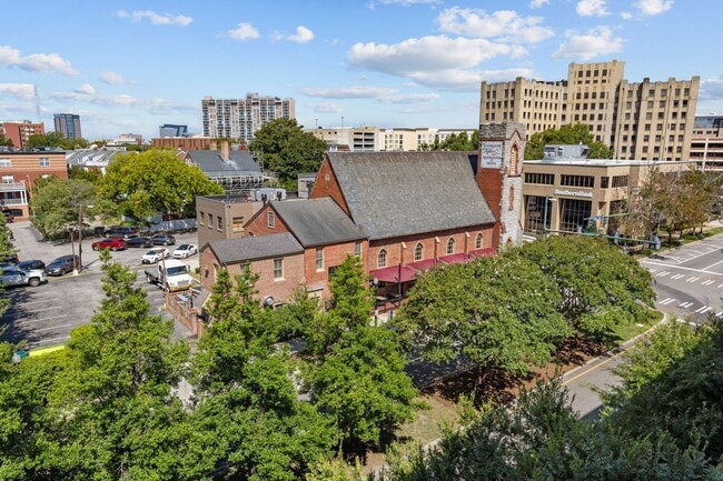 Building Photo - For Rent in Norfolk!