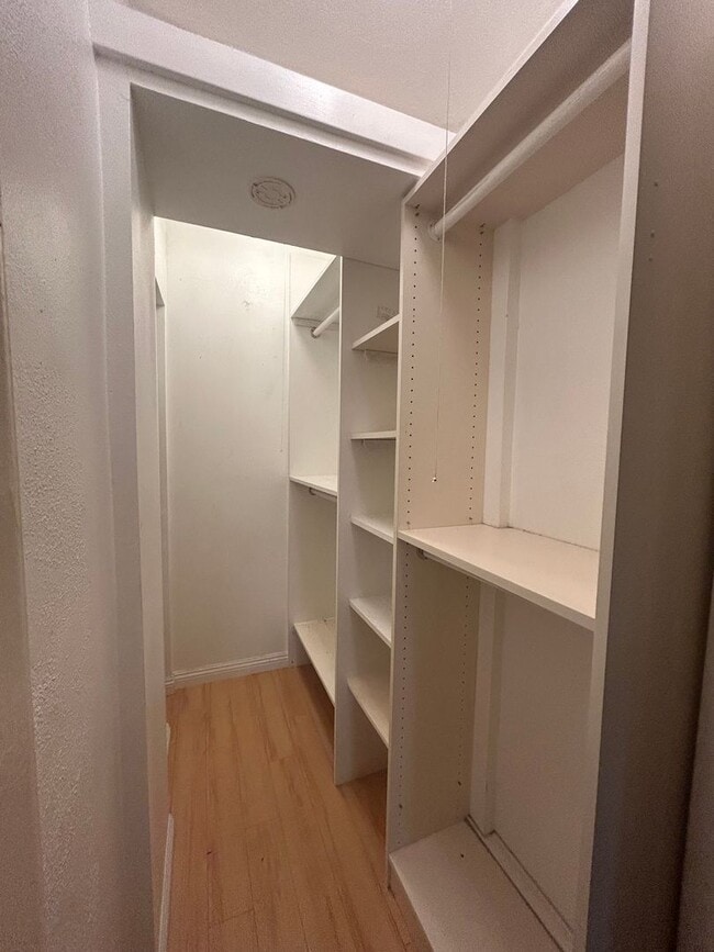 Building Photo - Beautiful Spacious 2Bd/2Bth with Bonus Family Room