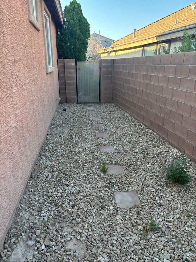 Building Photo - Wonderful single story rental in the heart of Summerlin
