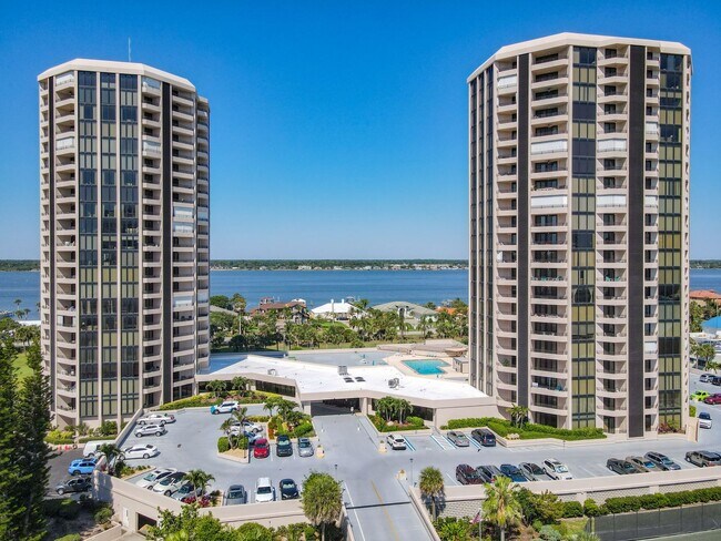 Primary Photo - Stunning Penthouse Rental with Intracoasta...