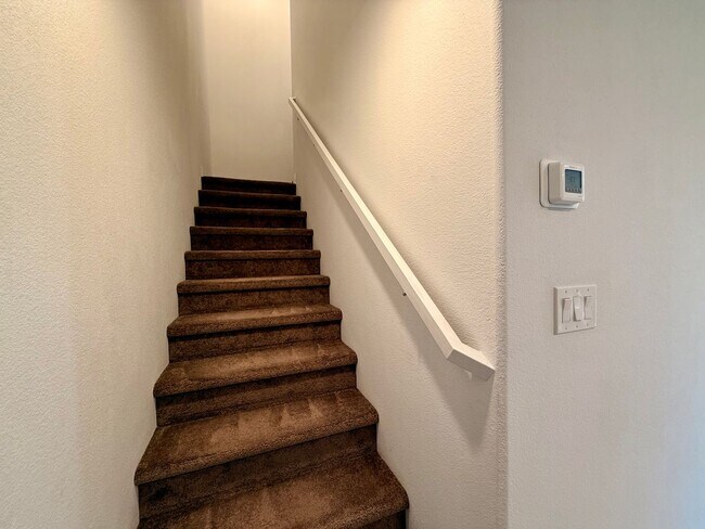 Building Photo - 3 BED 2.5 BATH 2 CAR GARAGE TOWNHOUSE WITH...