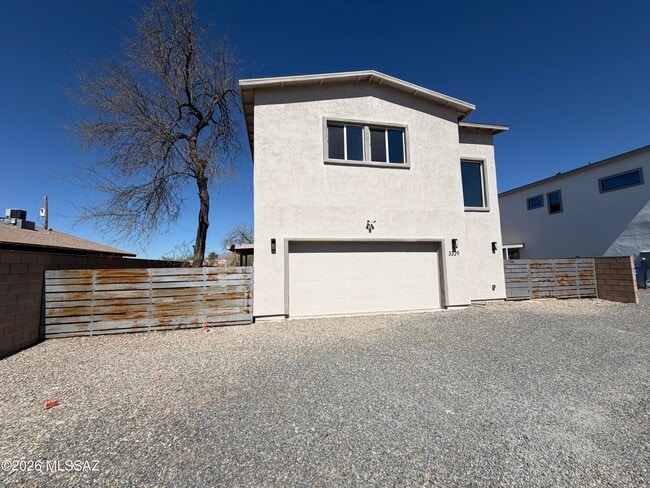 Building Photo - 3329 E Glenn St