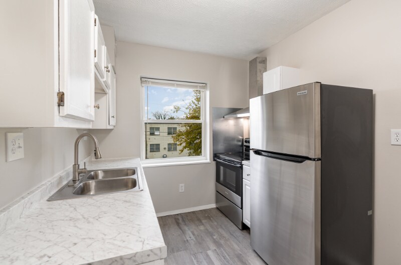 Building Photo - 562 Glenwood Ave