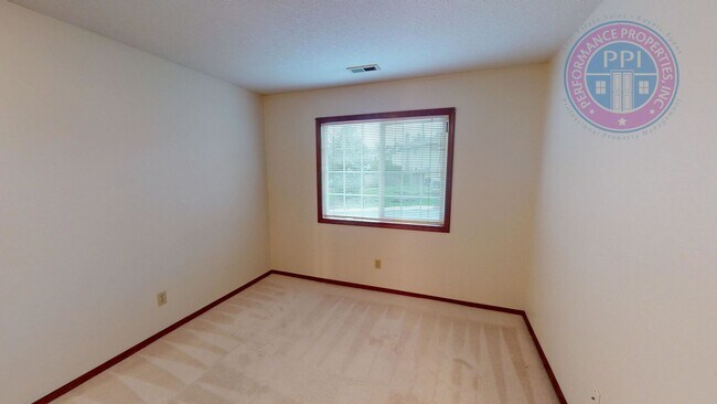 Building Photo - Room to Roam at Hidden Springs in West Linn! Pets OK!