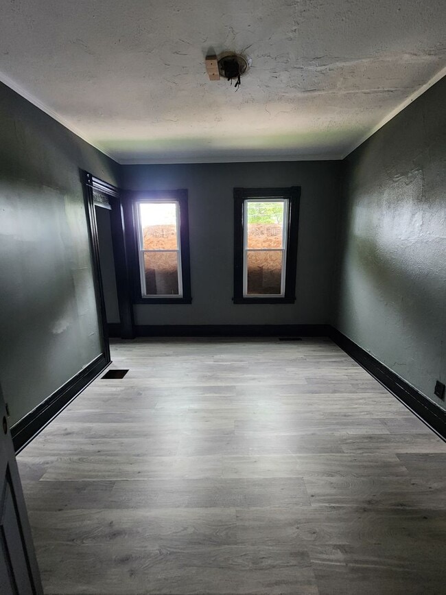 Building Photo - Three Bedroom Single Family Home!