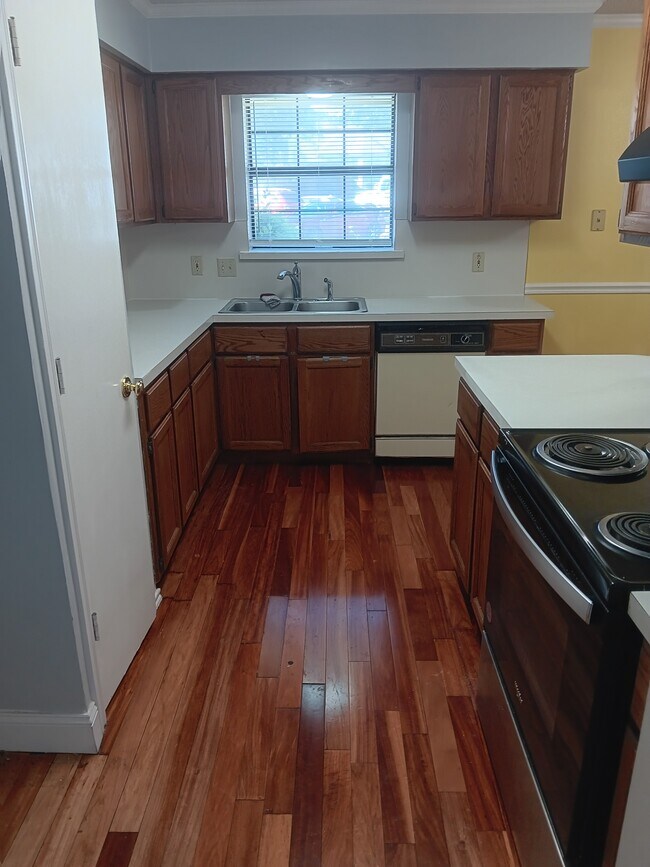 Building Photo - 807 Timberline Ct
