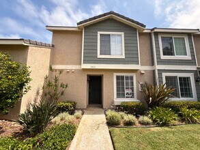 Building Photo - 3651 Caminito Carmel Landing