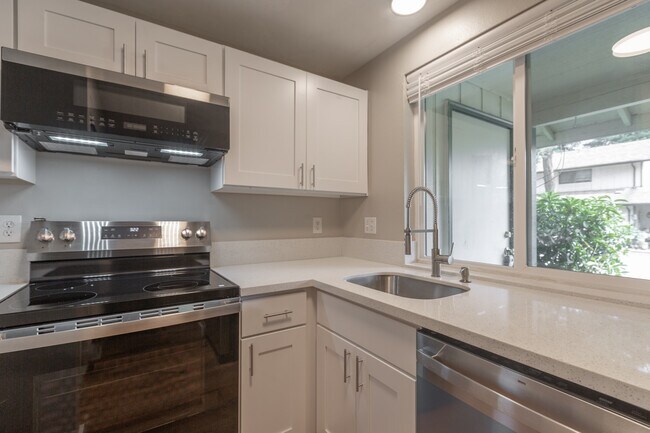 Building Photo - 12387 SW Walnut St