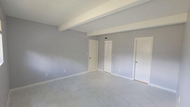 Building Photo - 1045 S Flagler Ave
