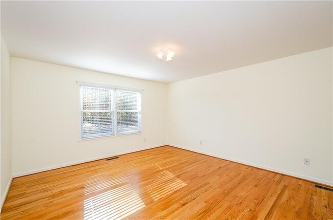 Building Photo - 3950 Chattahoochee Rd