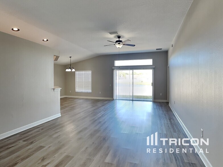 Building Photo - 945 Ridge Haven Dr