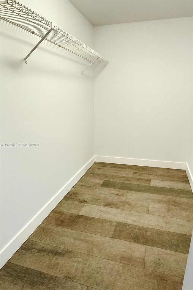 Building Photo - 800 NE 199th St