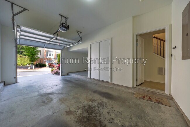 Building Photo - 221 Balaban Cir