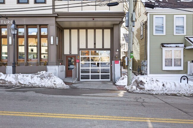 Building Photo - 7 Islington St